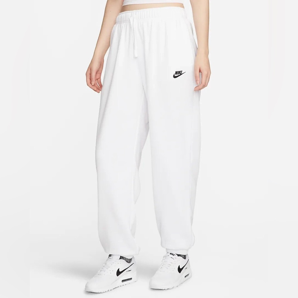 Nike Women’s Sportswear Club Fleece Mid-Rise Oversized Sweatpant